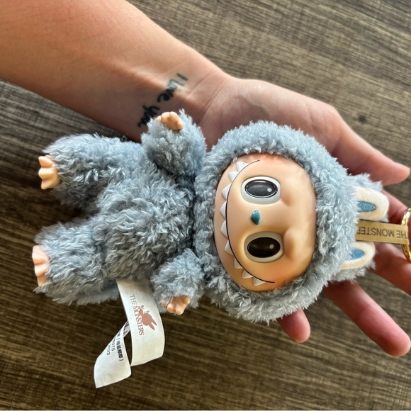 Labubu keychain - Picture 2 of 4